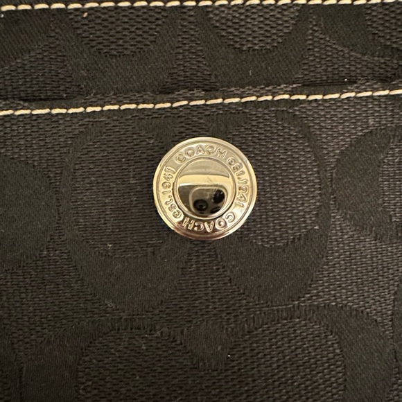 Coach Crossbody - Brand New - Black purse -NWOT comes with dustbag - Picture 7 of 10